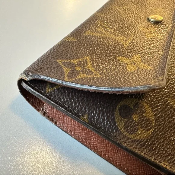 Louis Vuitton Wallet - Picture 7 of 11